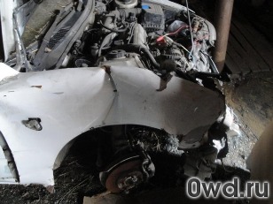 Битый автомобиль Toyota Carina